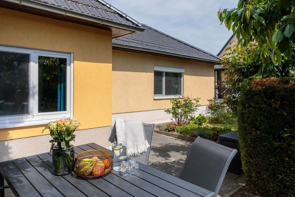 Charmantes Townhaus Mit Garten, W-Lan & Netflix Potsdam Exterior foto