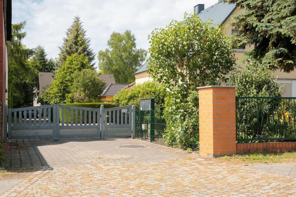 Charmantes Townhaus Mit Garten, W-Lan & Netflix Potsdam Exterior foto